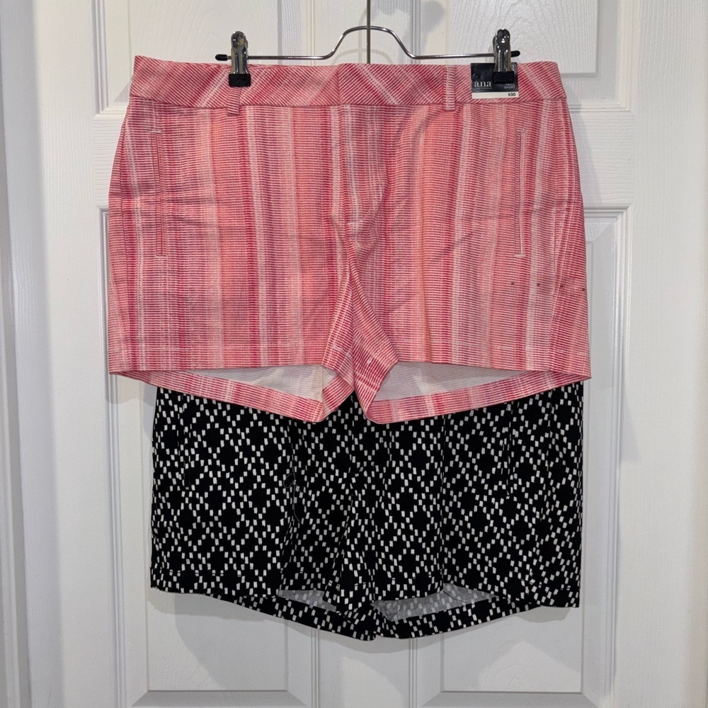 Women's SZ 12 Summer Shorts 2 Pairs​​